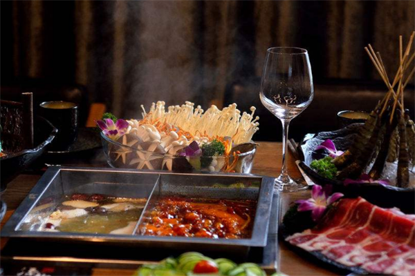 老鴨湯火鍋的餐飲管理 打造特色與品質(zhì)的餐飲新體驗(yàn)